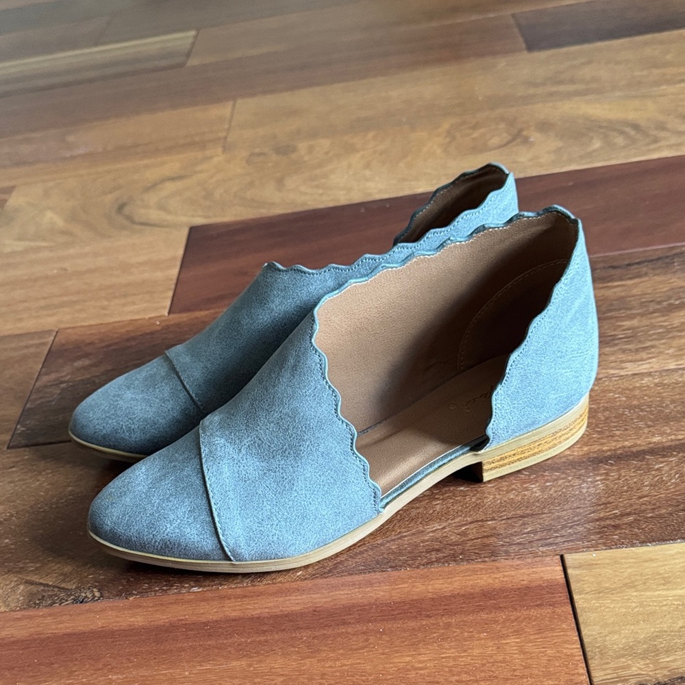 Qupid Scalloped Edge Gray Flats